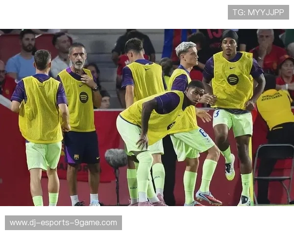 巴萨中场压迫练：抢断后的快速组合传球被高频演练