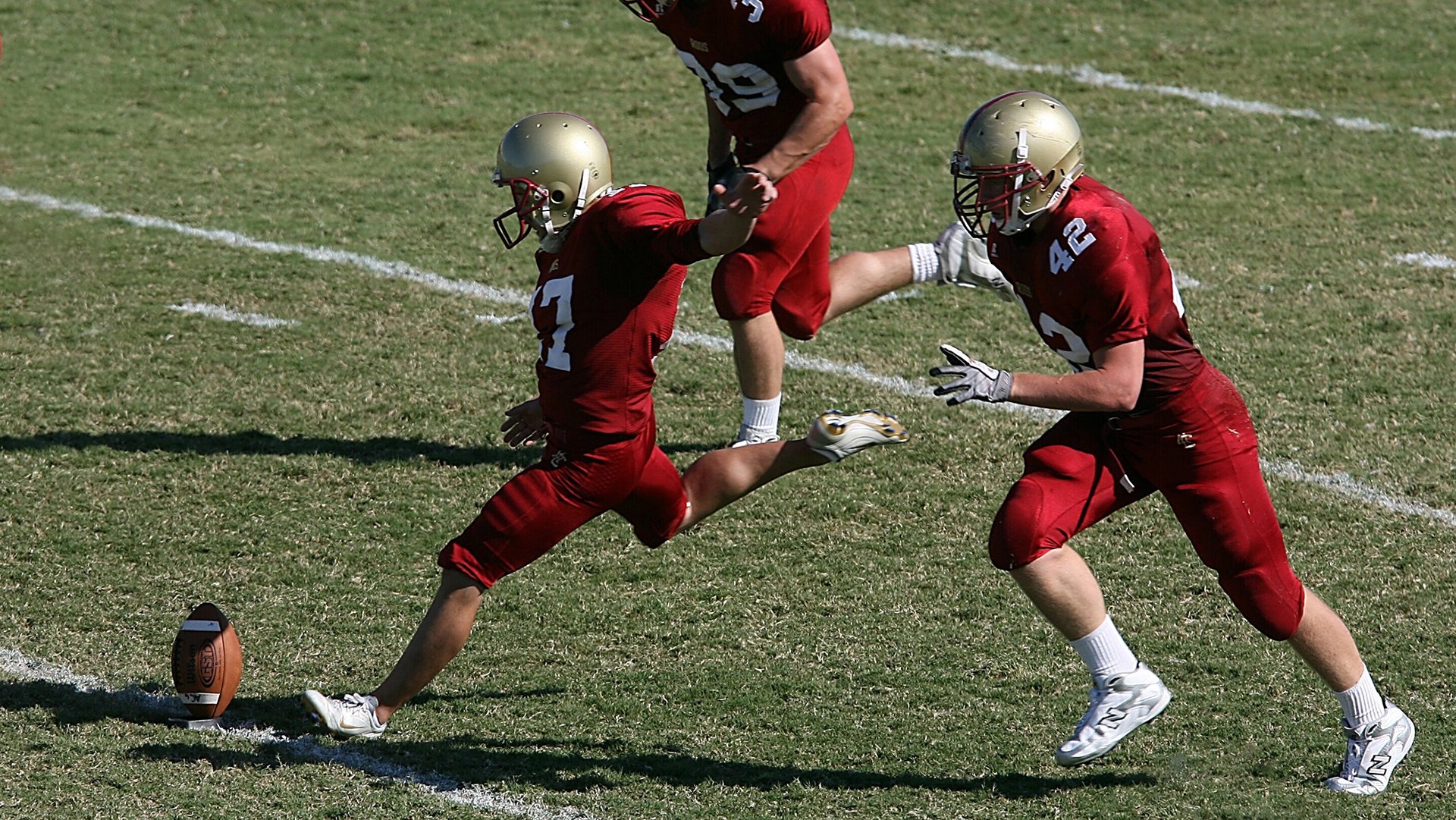 世界杯小组赛第二轮:阿根廷连胜锁定出线 梅西赛后批评球队“松懈不得”